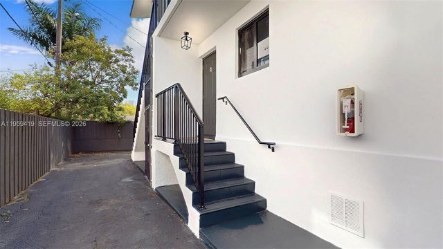 329 SW 9th Ave, Miami, FL 33130