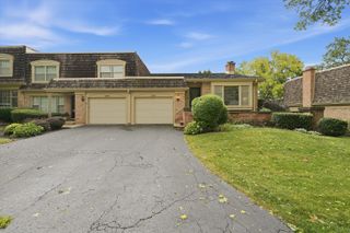 2S649 Avenue Normandy E Avenue, Oak Brook, IL 60523