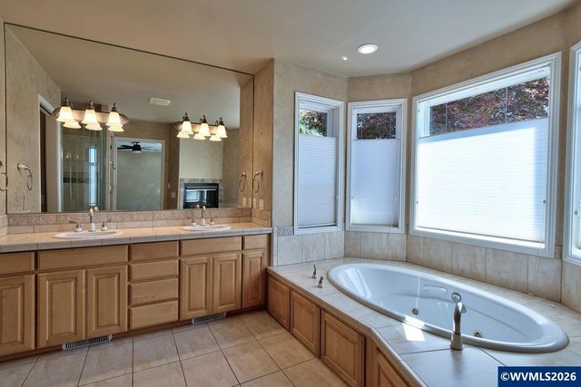 2896 Mapleleaf Ct NW, Salem, OR 97304