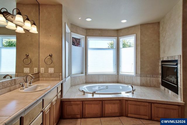2896 Mapleleaf Ct NW, Salem, OR 97304