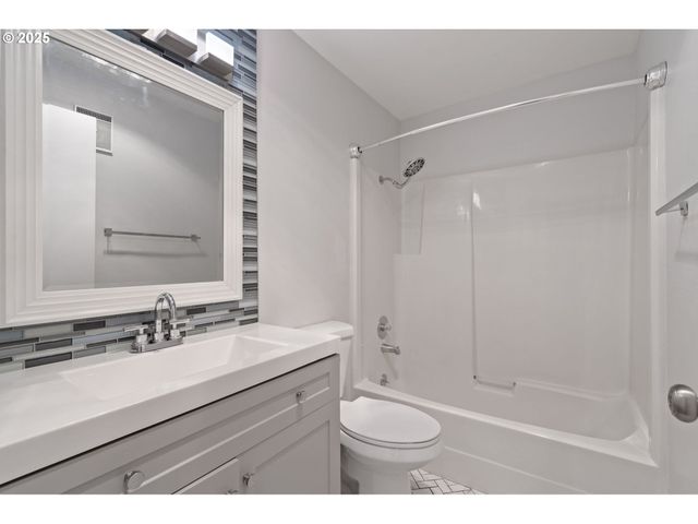 8720 Sw TUALATIN Rd 110, Tualatin, OR 97062