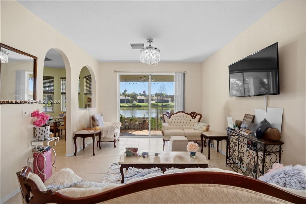 Image 10 of property listing at 337 SW Maclay Way, Port St. Lucie, FL 34986