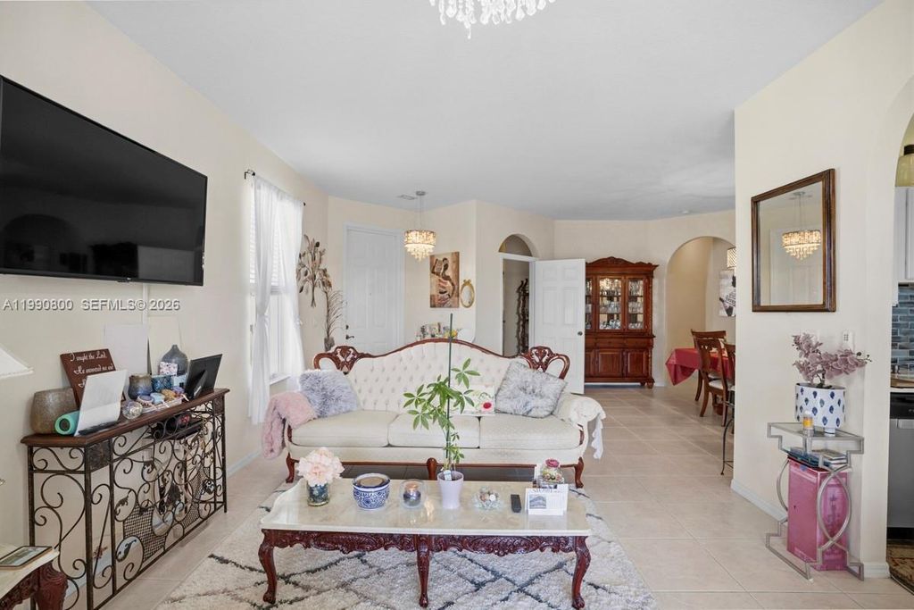 Image 12 of property listing at 337 SW Maclay Way, Port St. Lucie, FL 34986