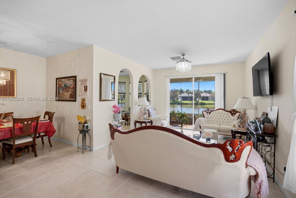 Image 13 of property listing at 337 SW Maclay Way, Port St. Lucie, FL 34986