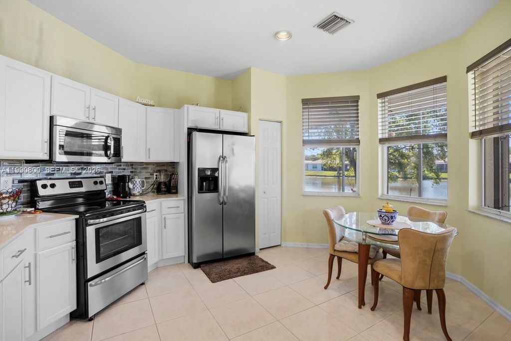 Image 14 of property listing at 337 SW Maclay Way, Port St. Lucie, FL 34986