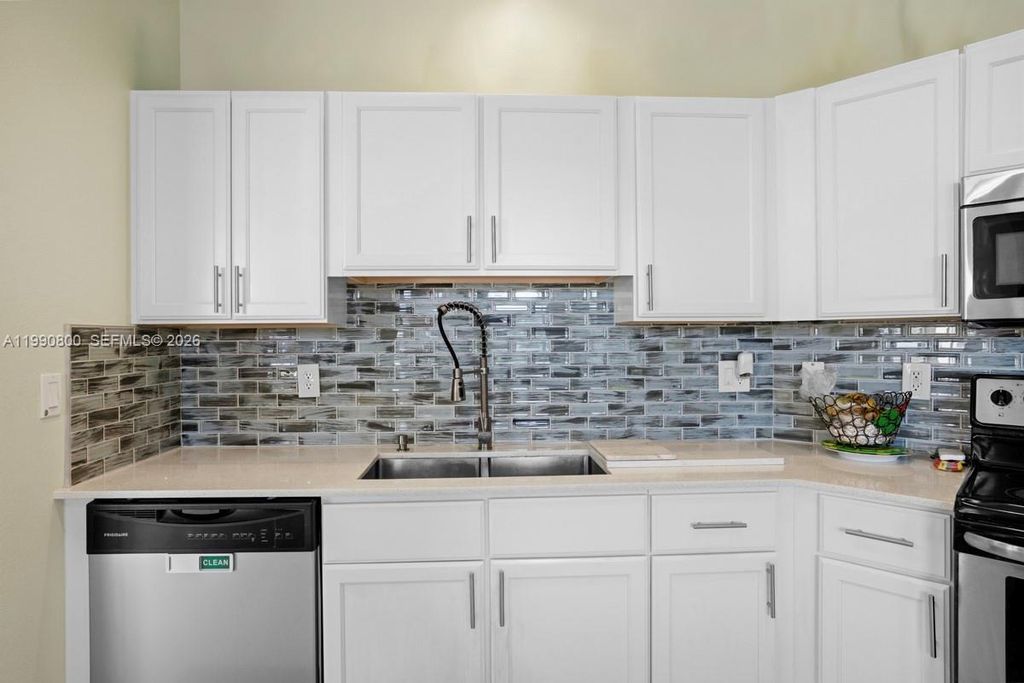 Image 15 of property listing at 337 SW Maclay Way, Port St. Lucie, FL 34986