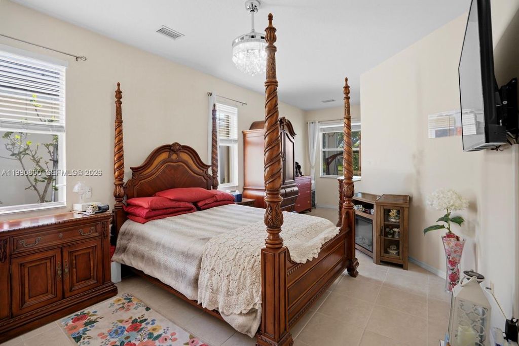 Image 19 of property listing at 337 SW Maclay Way, Port St. Lucie, FL 34986