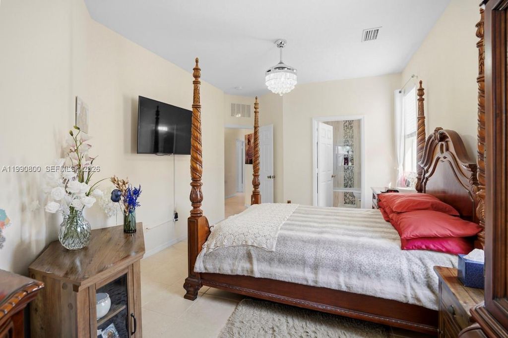 Image 21 of property listing at 337 SW Maclay Way, Port St. Lucie, FL 34986