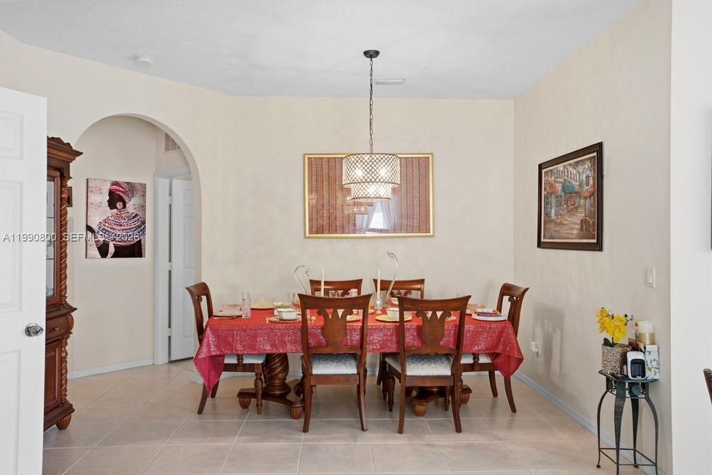 Image 8 of property listing at 337 SW Maclay Way, Port St. Lucie, FL 34986