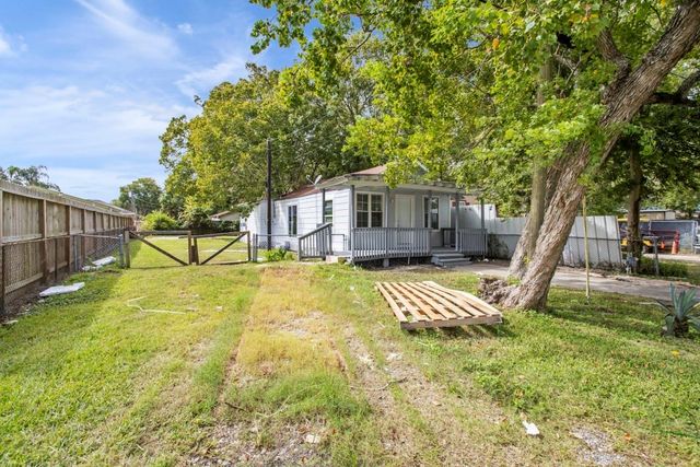 4718 Palmetto Street, Bacliff, TX 77518