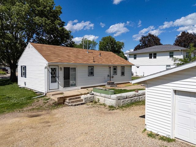 406 20th Avenue, Gilbertville, IA 50634