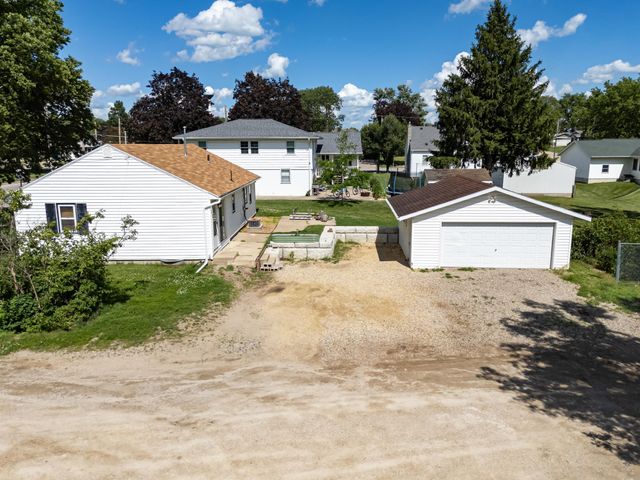 406 20th Avenue, Gilbertville, IA 50634