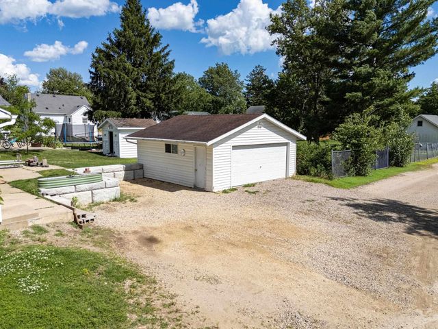 406 20th Avenue, Gilbertville, IA 50634