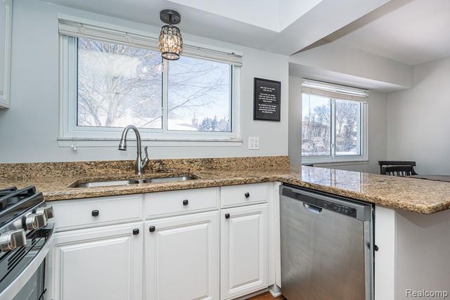 39802 Sunderland Drive, Clinton Township, MI 48038