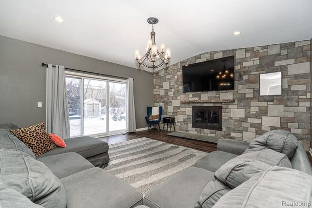 39802 Sunderland Drive, Clinton Township, MI 48038