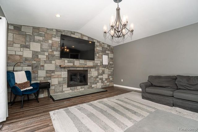 39802 Sunderland Drive, Clinton Township, MI 48038