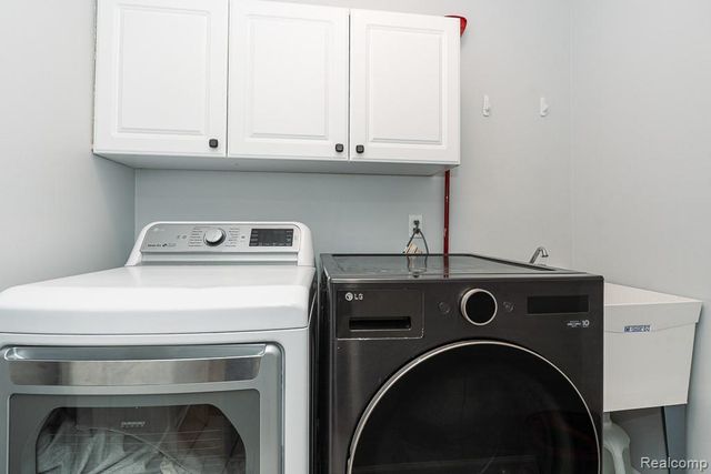 39802 Sunderland Drive, Clinton Township, MI 48038