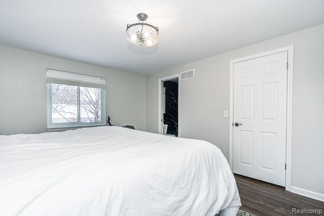 39802 Sunderland Drive, Clinton Township, MI 48038