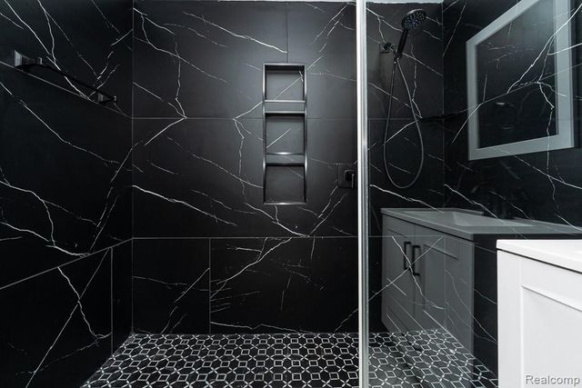 39802 Sunderland Drive, Clinton Township, MI 48038