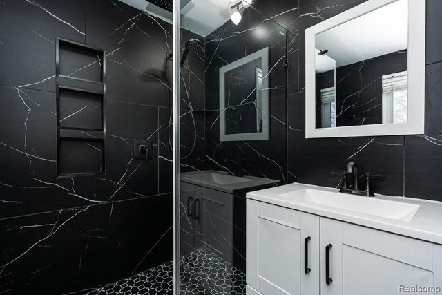 39802 Sunderland Drive, Clinton Township, MI 48038