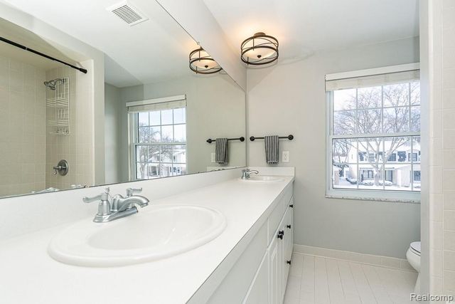 39802 Sunderland Drive, Clinton Township, MI 48038