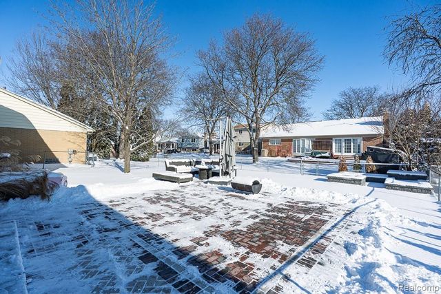 39802 Sunderland Drive, Clinton Township, MI 48038