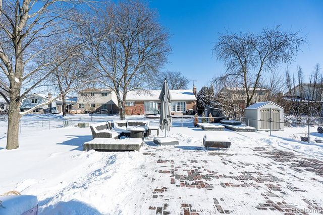 39802 Sunderland Drive, Clinton Township, MI 48038