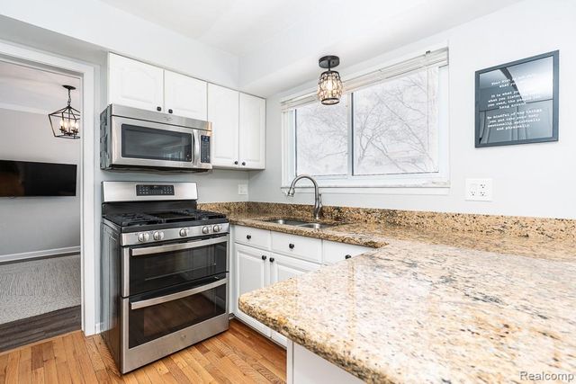 39802 Sunderland Drive, Clinton Township, MI 48038