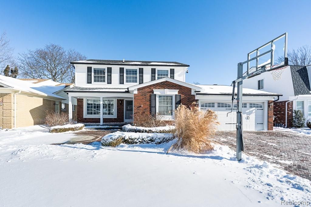 39802 Sunderland Drive, Clinton Township, MI 48038