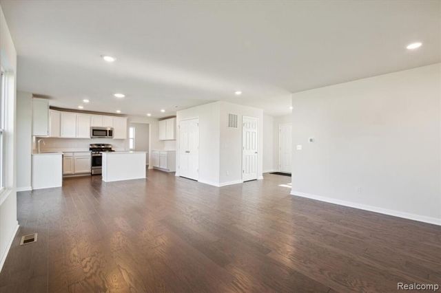 615 Harvest Way, Chelsea, MI 48118