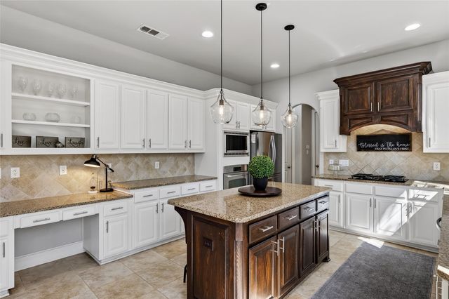 813 Moss Cliff Circle, Mckinney, TX 75071