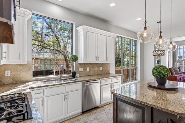 813 Moss Cliff Circle, Mckinney, TX 75071