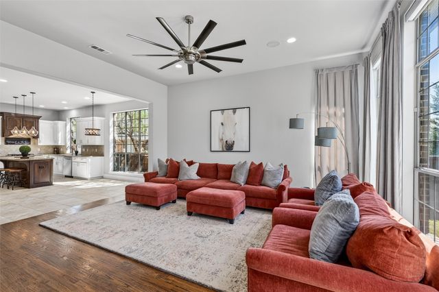 813 Moss Cliff Circle, Mckinney, TX 75071