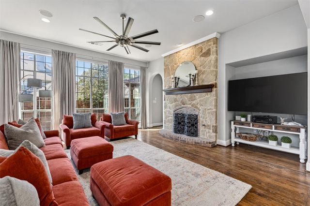 813 Moss Cliff Circle, Mckinney, TX 75071