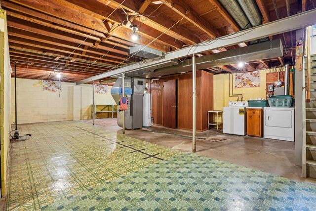1625 W 2nd Street, Waterloo, IA 50701