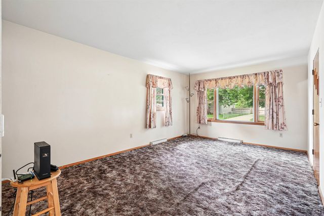 1625 W 2nd Street, Waterloo, IA 50701