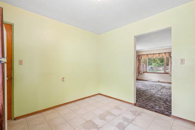 1625 W 2nd Street, Waterloo, IA 50701