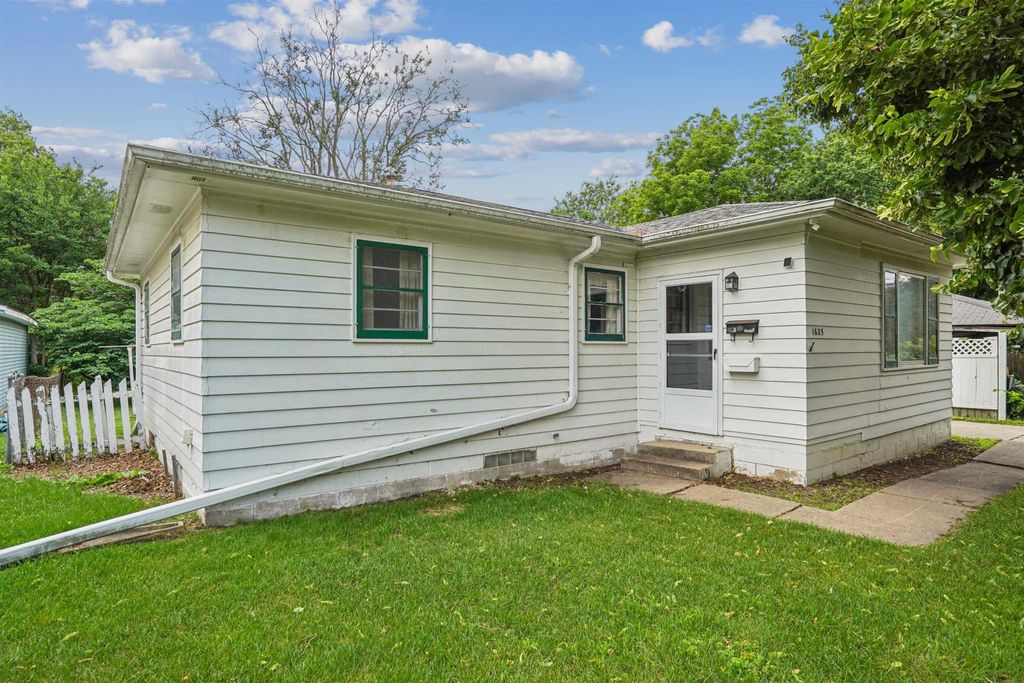 1625 W 2nd Street, Waterloo, IA 50701
