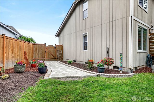 411 25th Avenue Pl, Milton, WA 98354