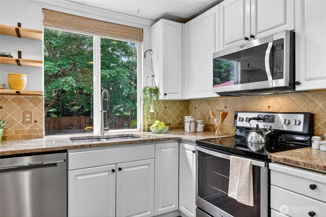 411 25th Avenue Pl, Milton, WA 98354