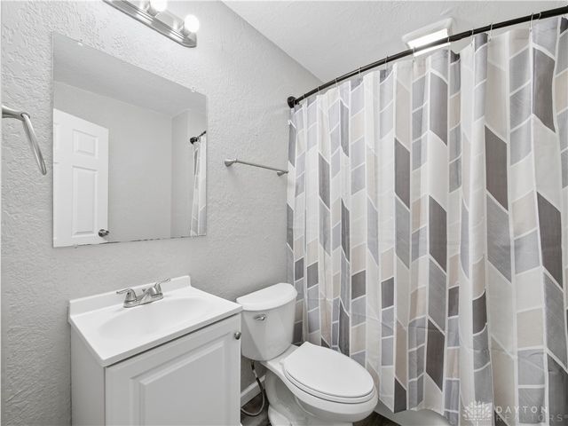 1815 Fieldstone Drive, Dayton, OH 45414