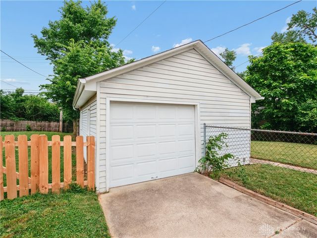 1815 Fieldstone Drive, Dayton, OH 45414