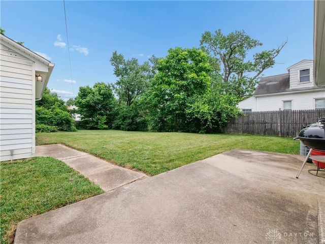 1815 Fieldstone Drive, Dayton, OH 45414