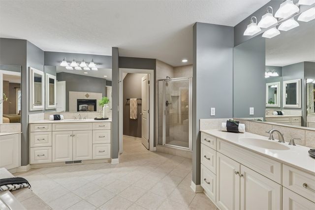 15701 Brookshire Drive, Urbandale, IA 50323