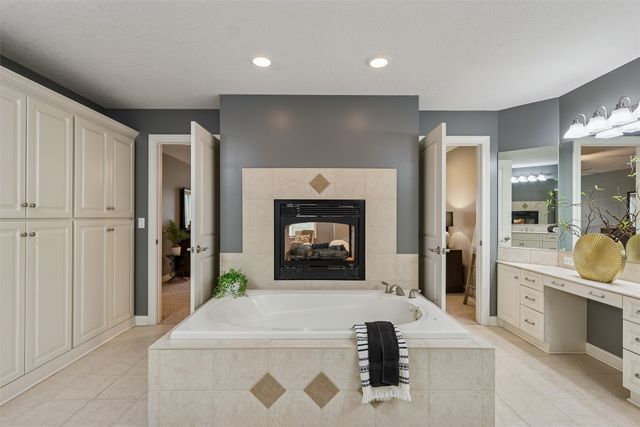 15701 Brookshire Drive, Urbandale, IA 50323