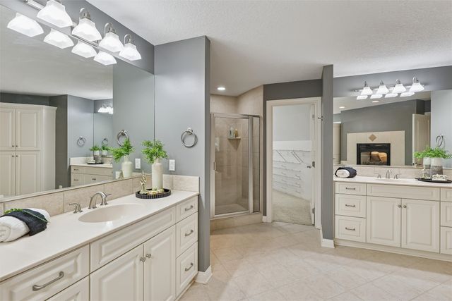 15701 Brookshire Drive, Urbandale, IA 50323