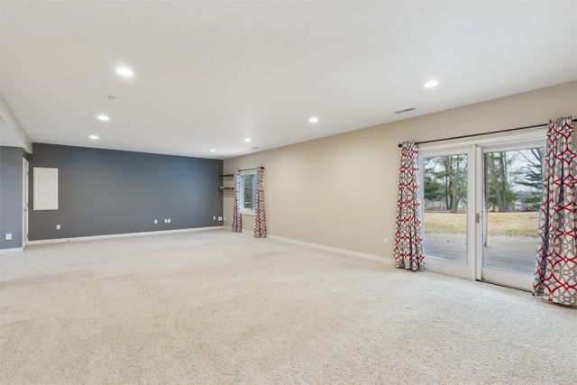 15701 Brookshire Drive, Urbandale, IA 50323