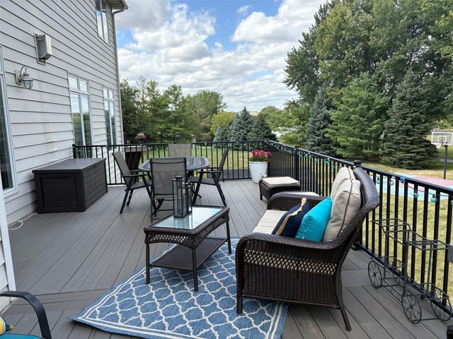 15701 Brookshire Drive, Urbandale, IA 50323