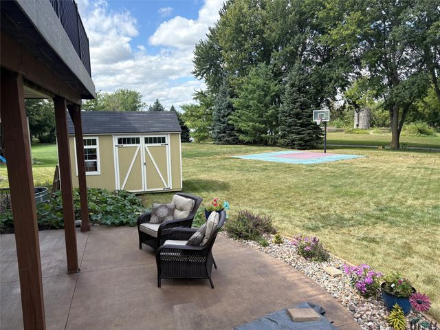 15701 Brookshire Drive, Urbandale, IA 50323