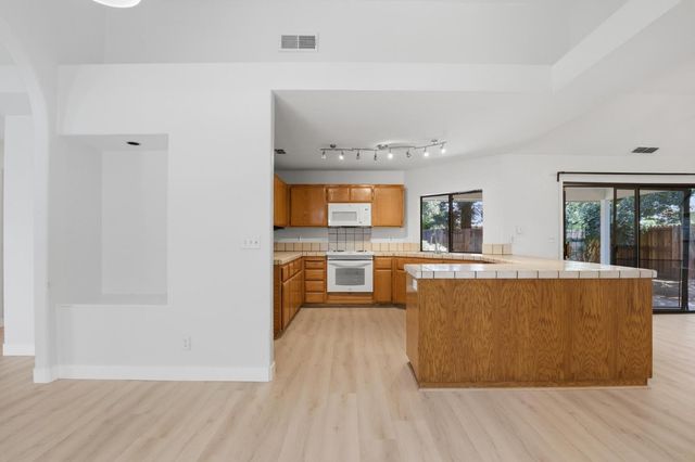 1306 Tradewind Dr, Yuba City, CA 95991